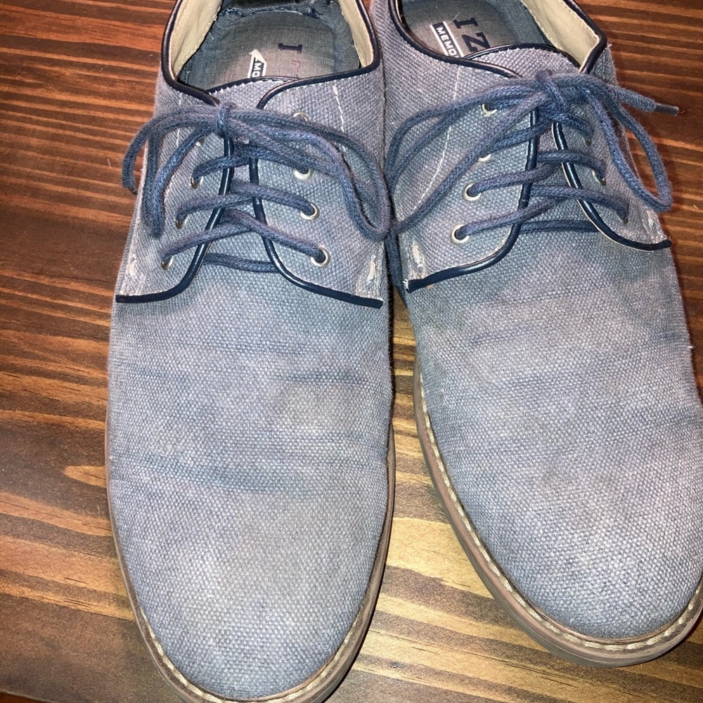 Men’s size 8 Izod shoes in color blue